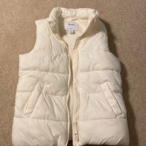 Old Navy Girls’ white puffer vest size 8